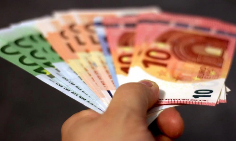 Πώς πρέπει να γίνουν οι αιτήσεις για το επίδομα των 800 ευρώ